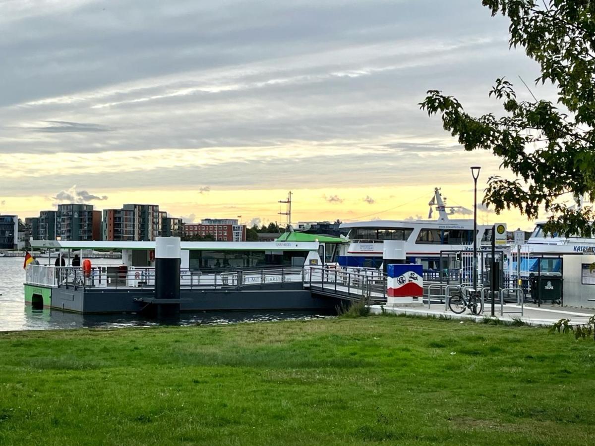 Traumwohnung Mit Stadthafen-Panorama! Zwei Schlafzimmer, Parkplatz Rostock Exterior foto