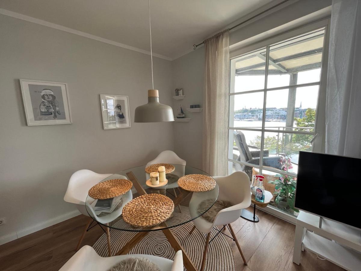 Traumwohnung Mit Stadthafen-Panorama! Zwei Schlafzimmer, Parkplatz Rostock Exterior foto