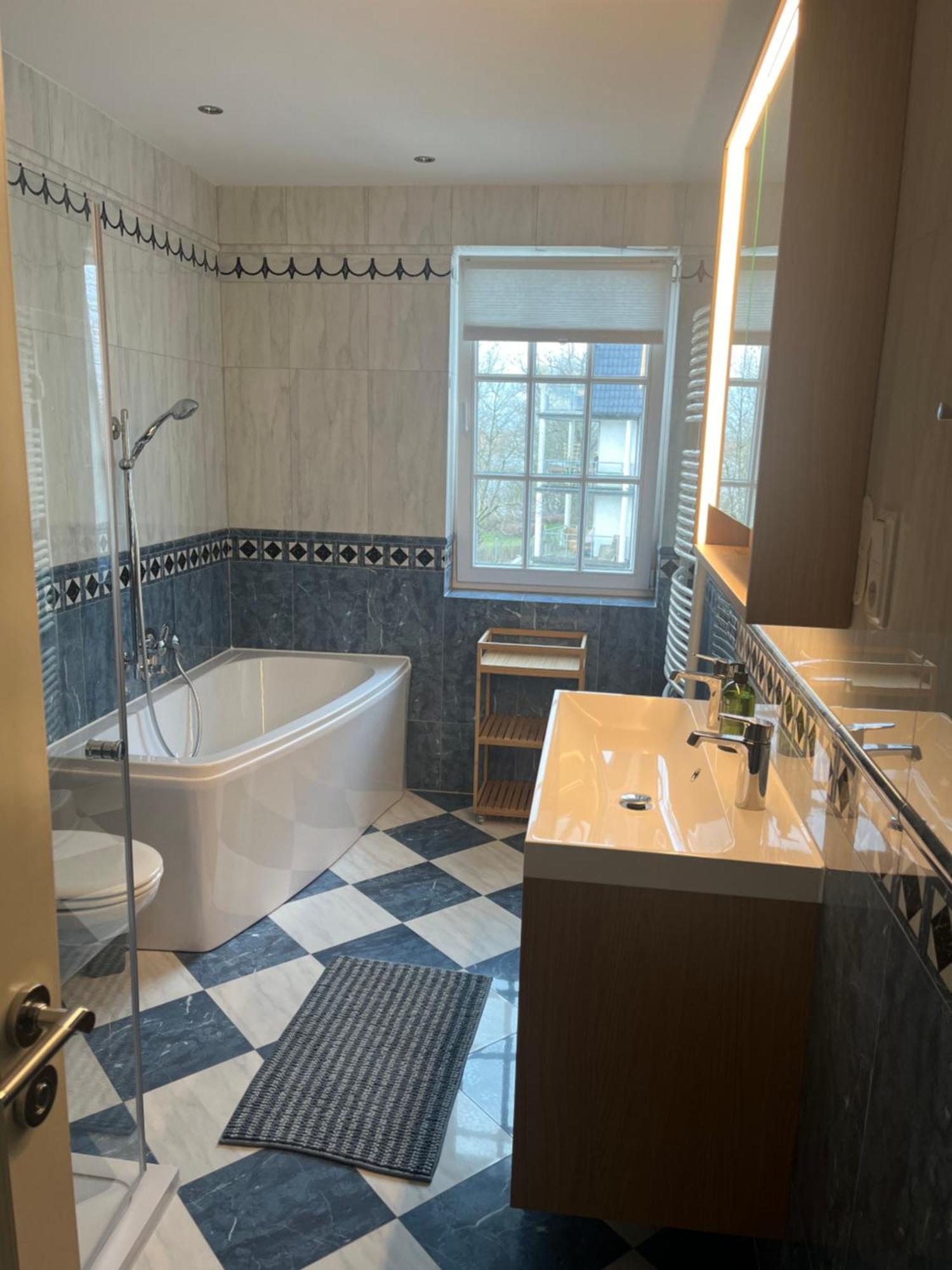 Traumwohnung Mit Stadthafen-Panorama! Zwei Schlafzimmer, Parkplatz Rostock Exterior foto